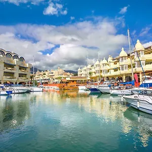 puerto-marina-waterfront-apartment.es-andalucia.com/